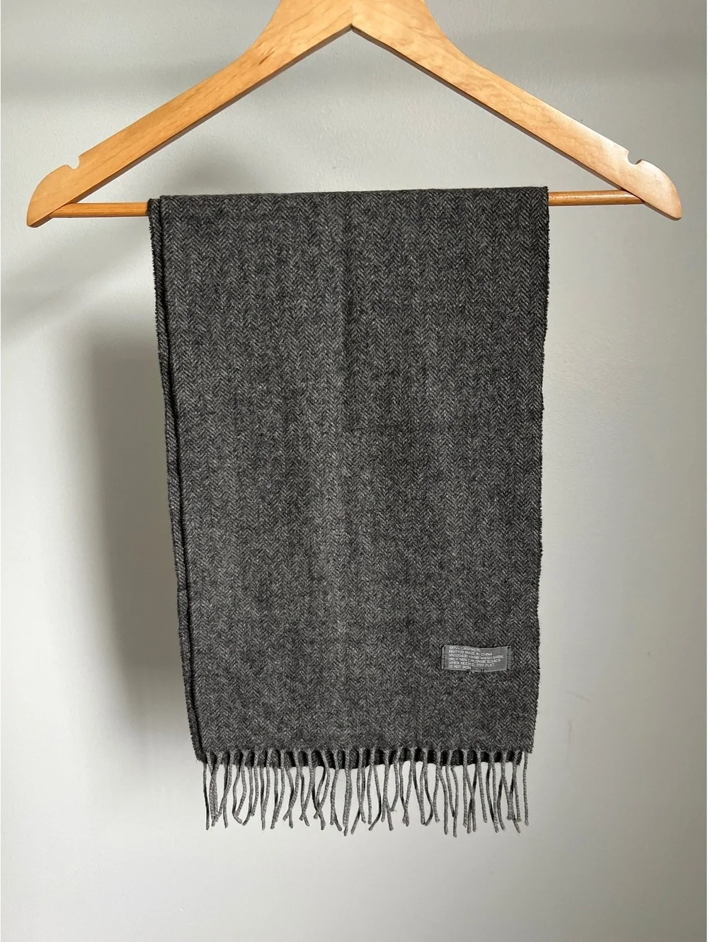 100% Cashmere Scarf Gray Herringbone Fringe Unisex Winter Classic 64 x 12